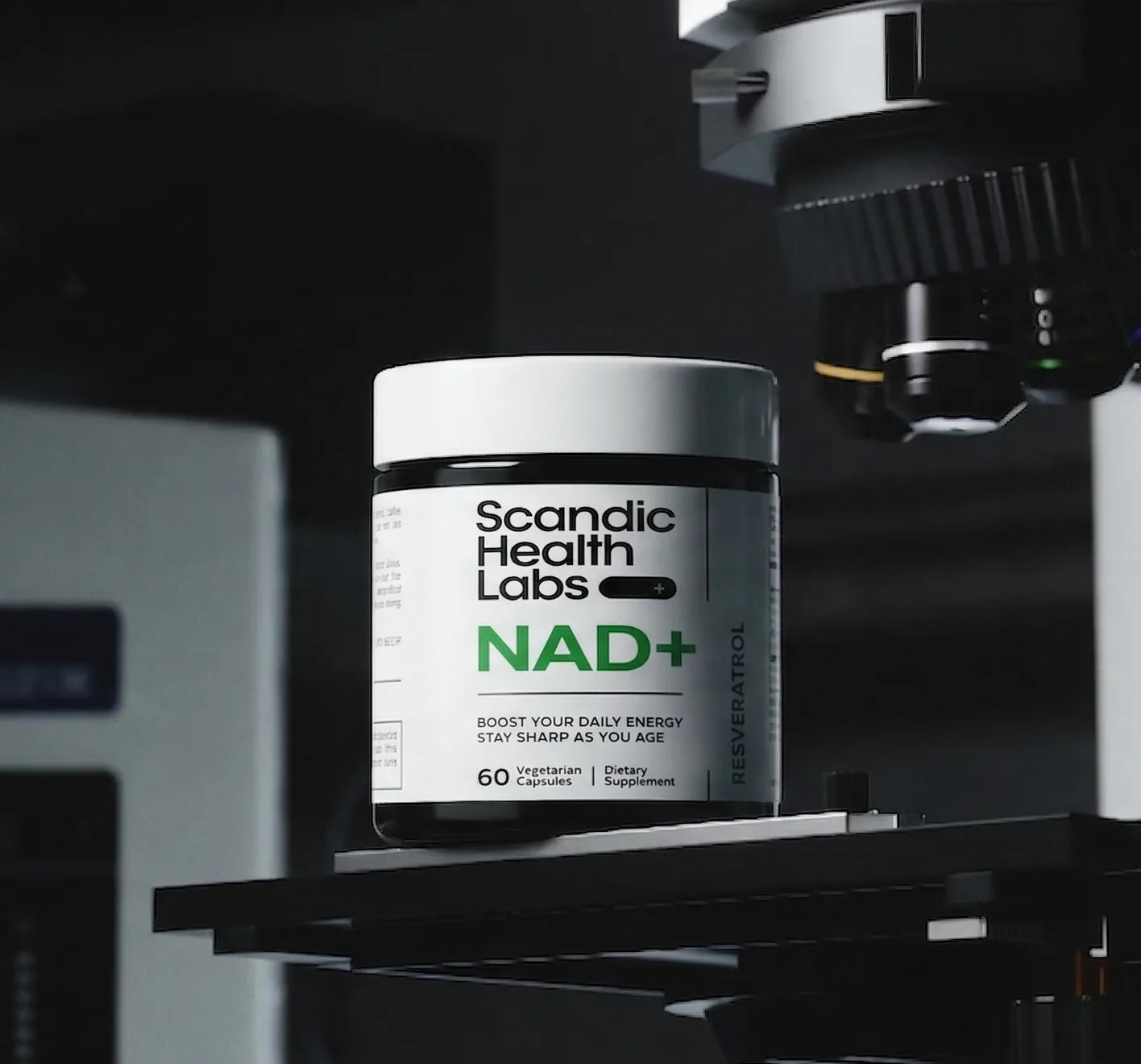Scandic Health Labs NAD+ supplement fles op een strak Scandinavisch oppervlak met zacht natuurlijk licht